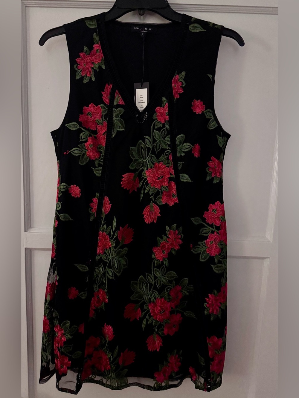 NWT- Romeo & Juliet Couture Black Red Rose Cocktail Dress Sz. S 🌹